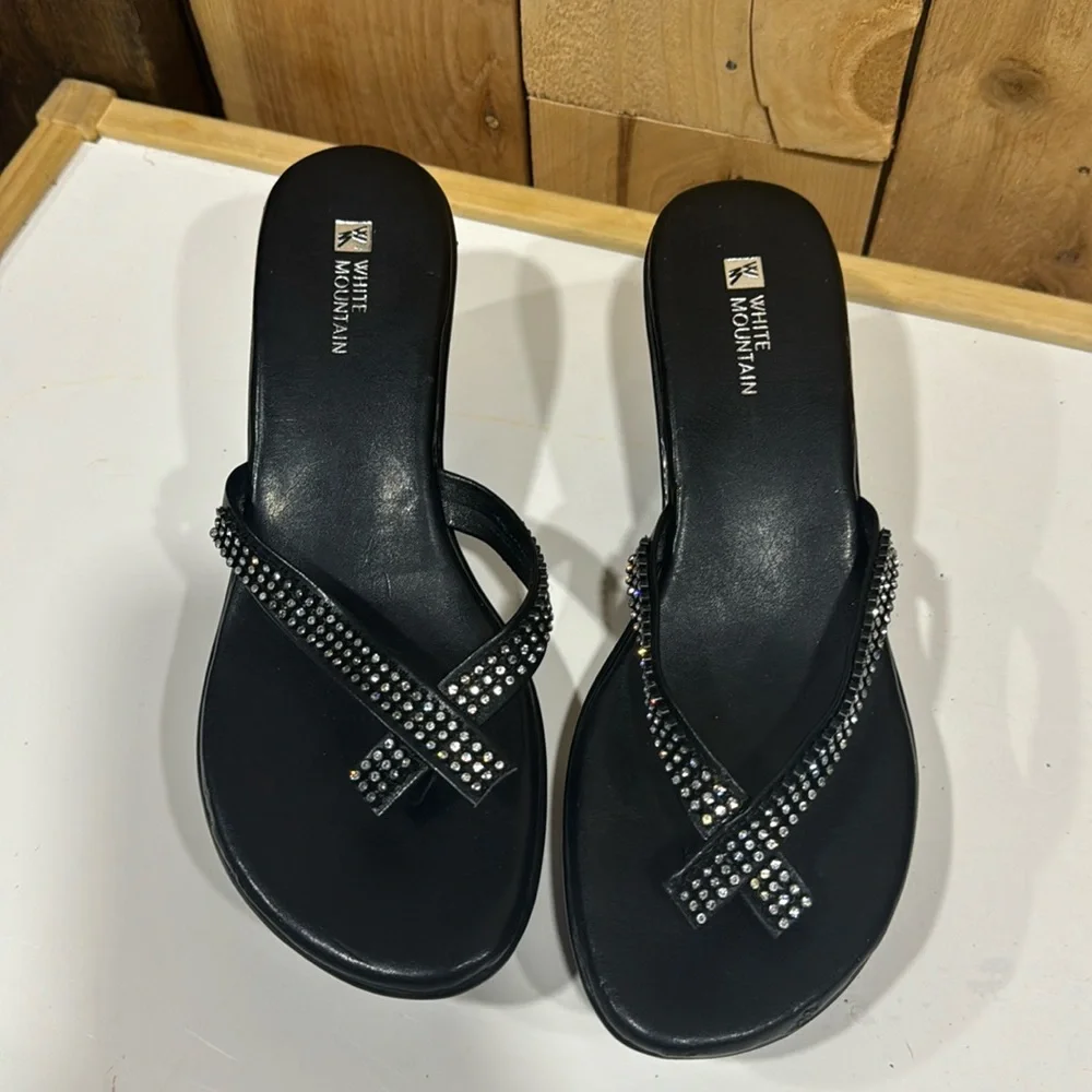 White Mountain black sandals